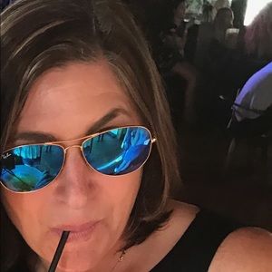 Meet your Posher, Ileen